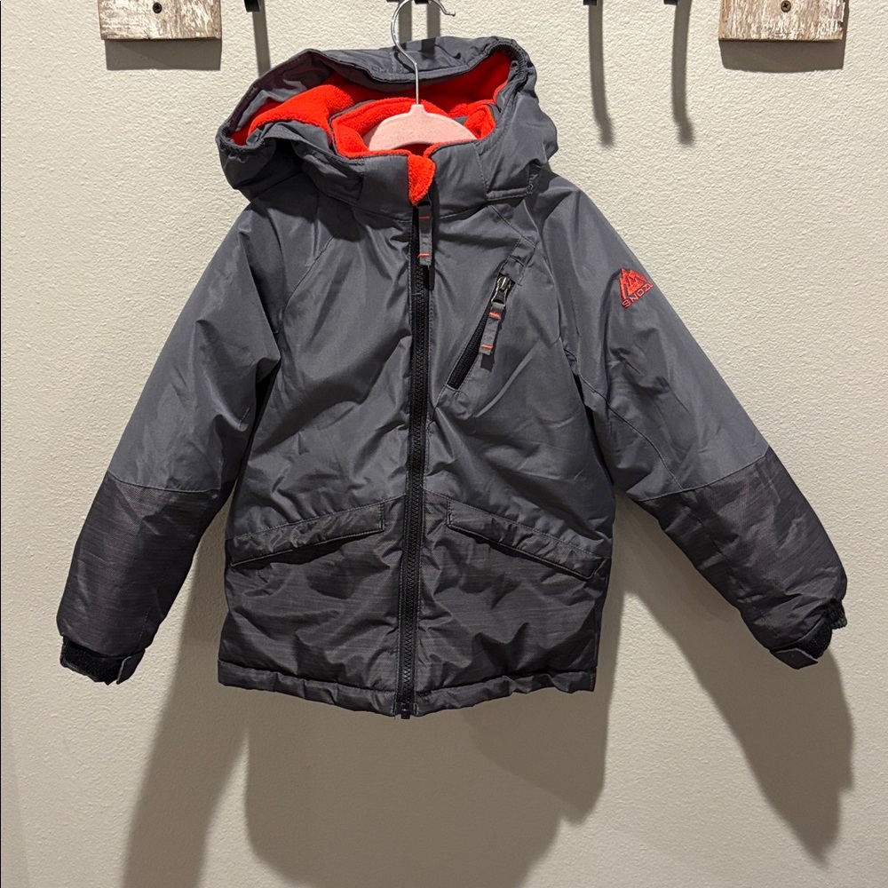 Winter coat Snozu puffer size 4T. EUC
